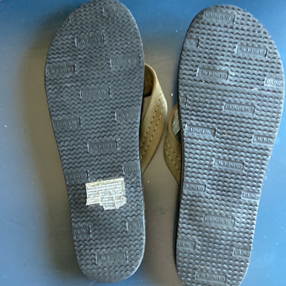 Rainbow Flipflops -gray/brownish- 10.5 inches but fit like a ladies 8/9 - Picture 2 of 5